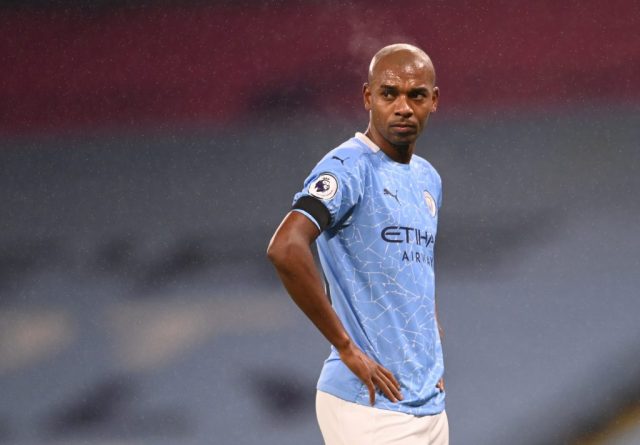 Fernandinho signs one-year contract extension with Man City Fernandinho signs one-year contract extension with Man City