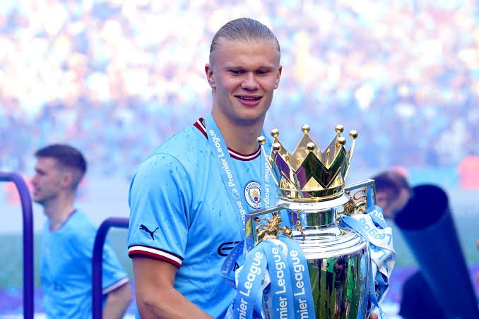 Erling Haaland- 1.95m (6 ft 4 in) - Man City Tallest players