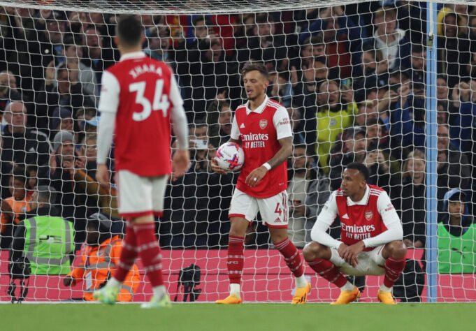 Gary Neville labels Arsenal’s end-of-season form “desperate”