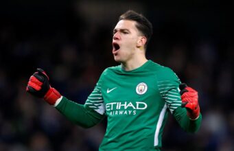ohn Stons - 1.88m ( 6 ft 2 in) - Manchester City Tallest players